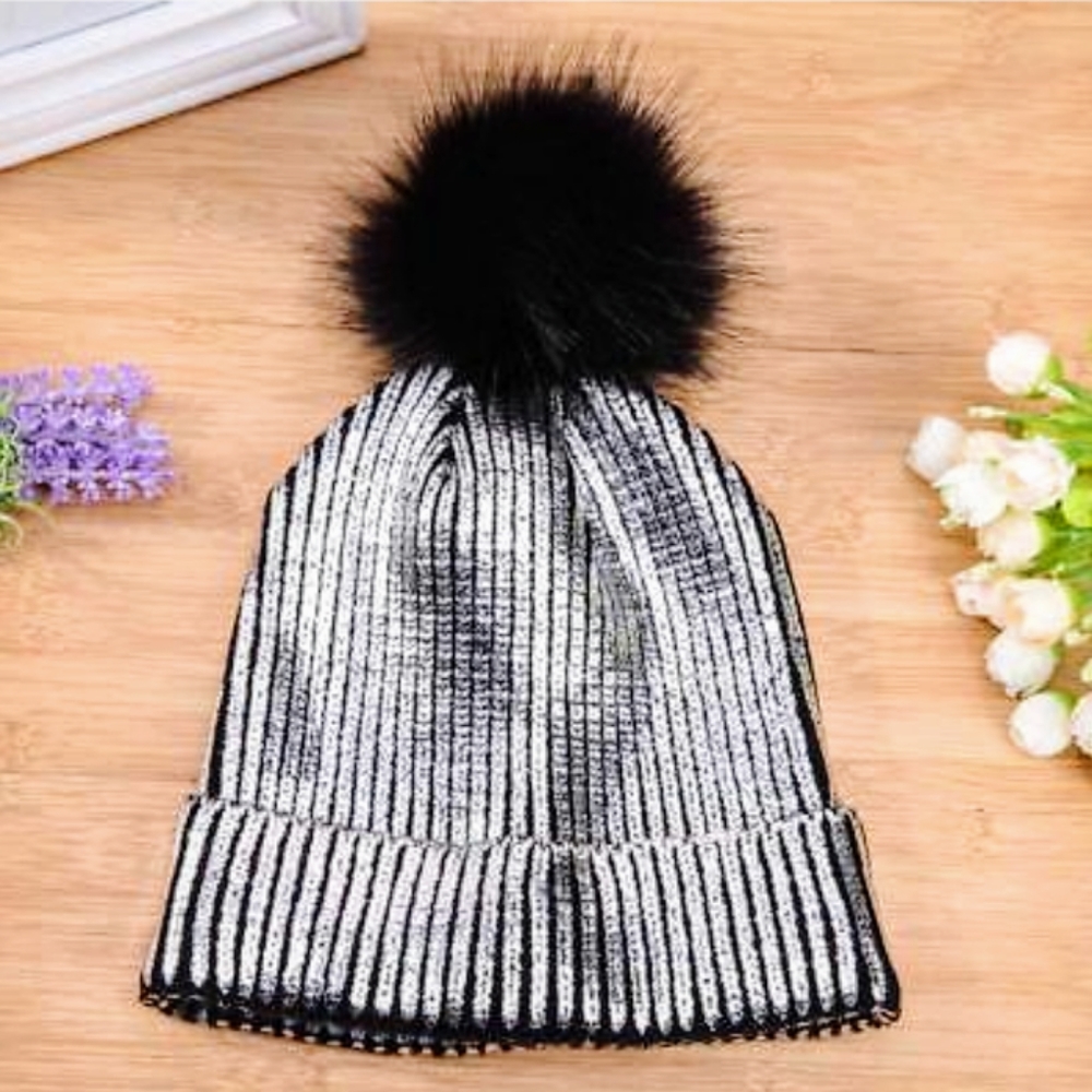 SALE!🔥HOST PICK! Metallic Knit Hat! - Picture 2 of 6